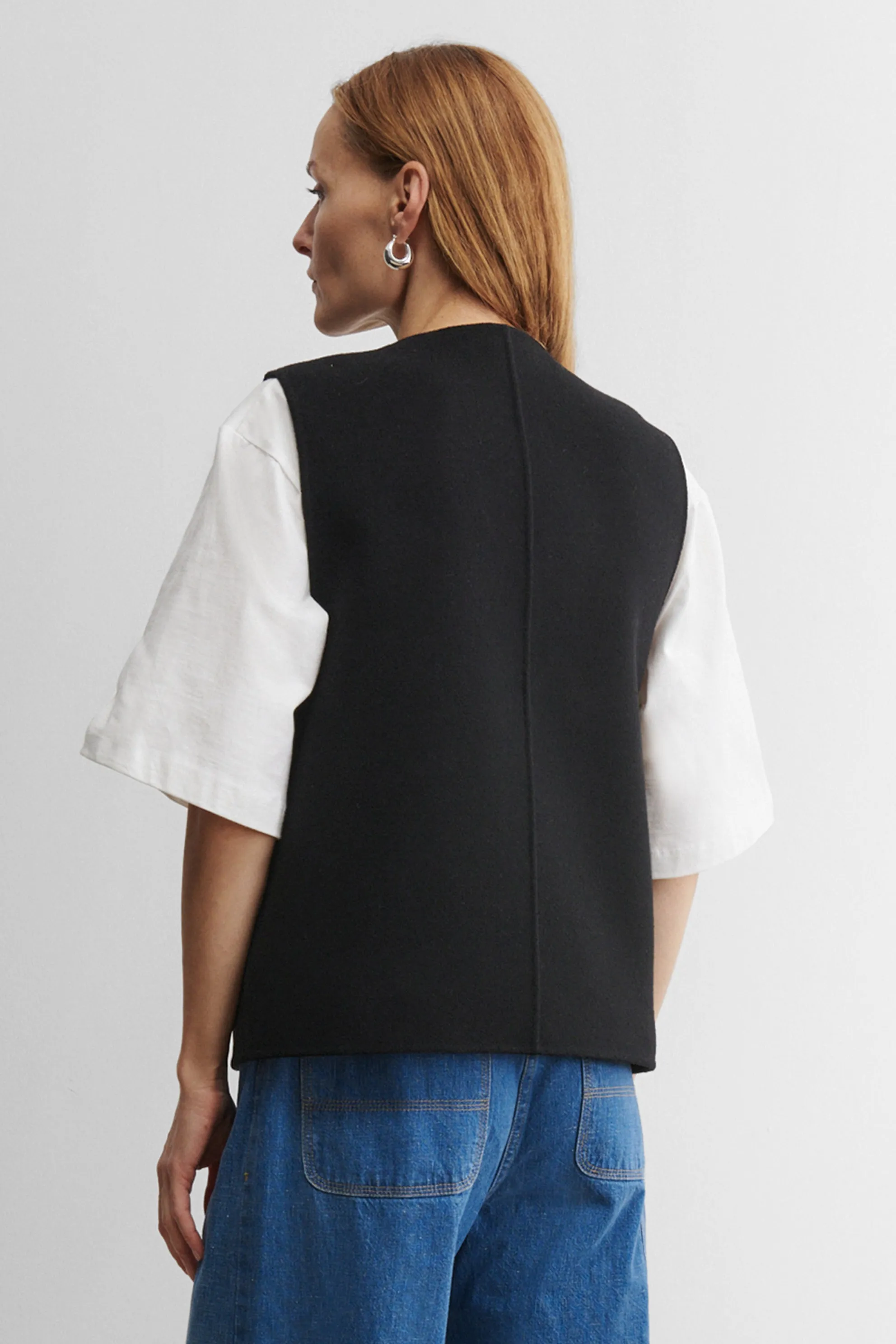 Tam Vest