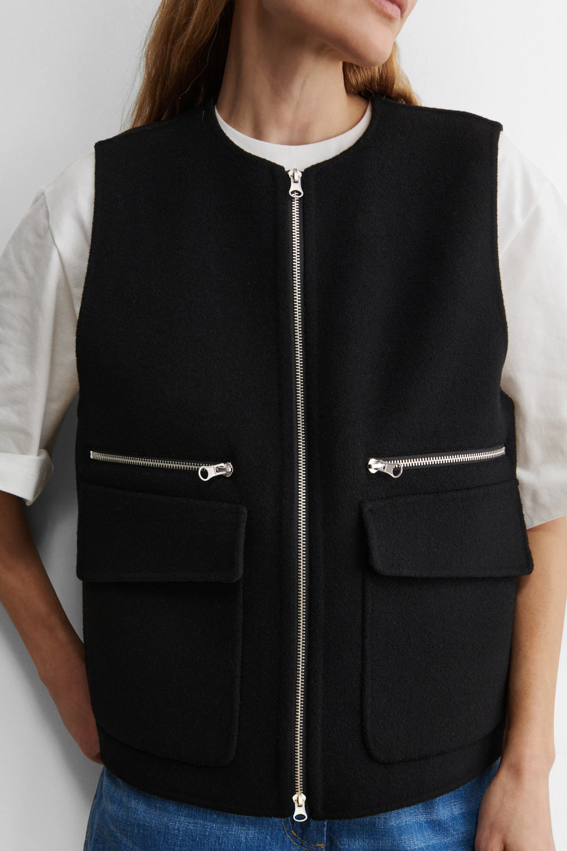 Tam Vest